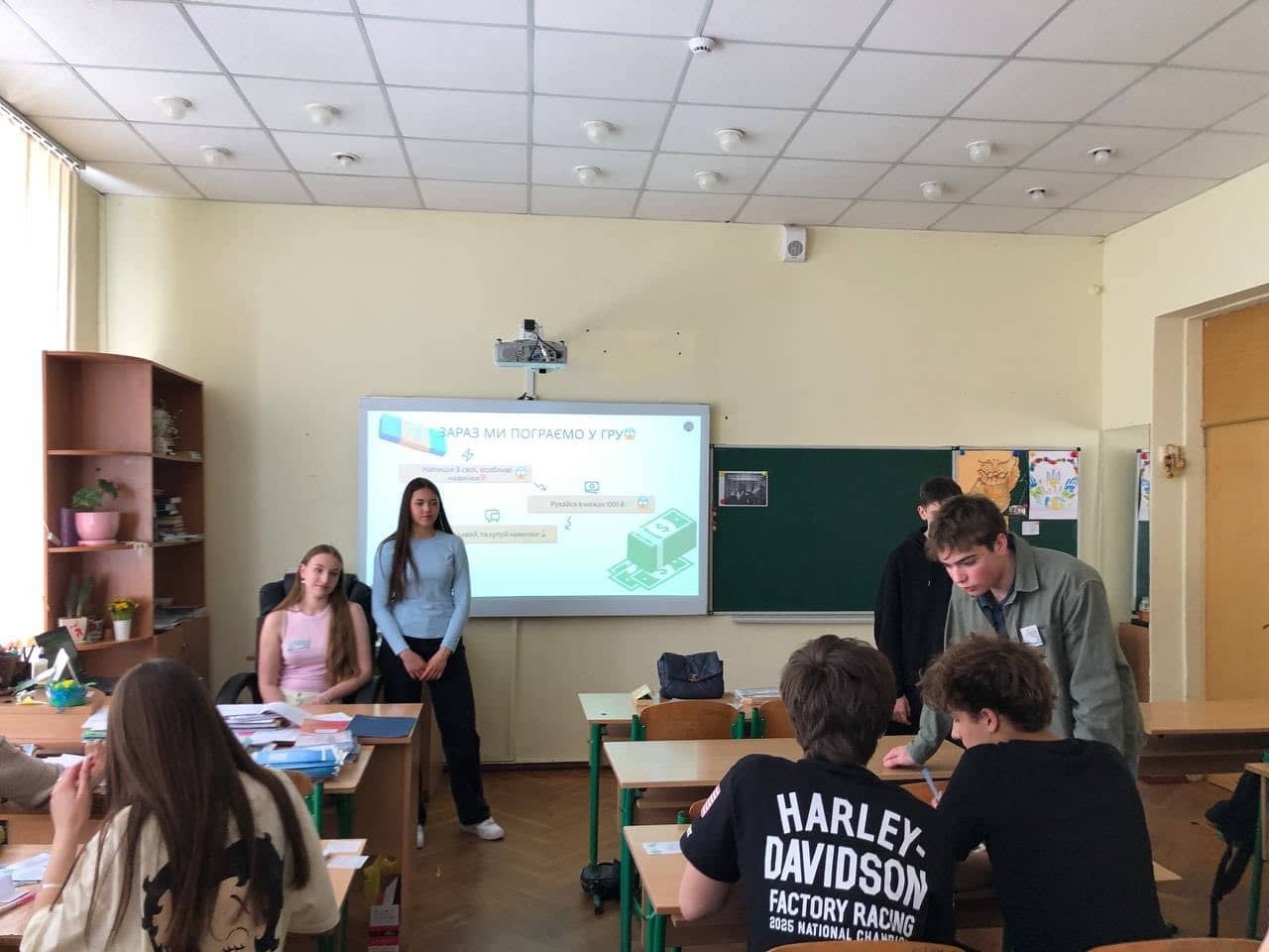 З майстеркою з фінансової грамотності ми відвідали учнів 9-х класів ліцею Міжнародних відносин 51 Печерського району м. Києва