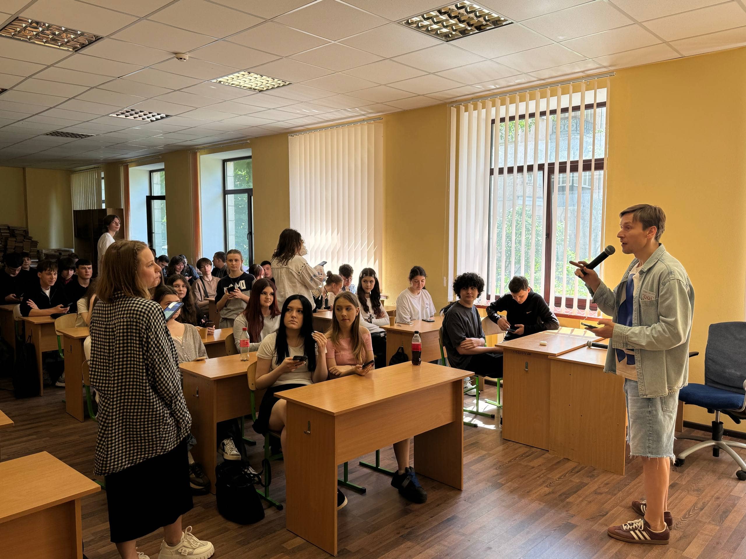 Тематичний семінар для студентів на тему впливу соціальних мереж на сучасну молодь