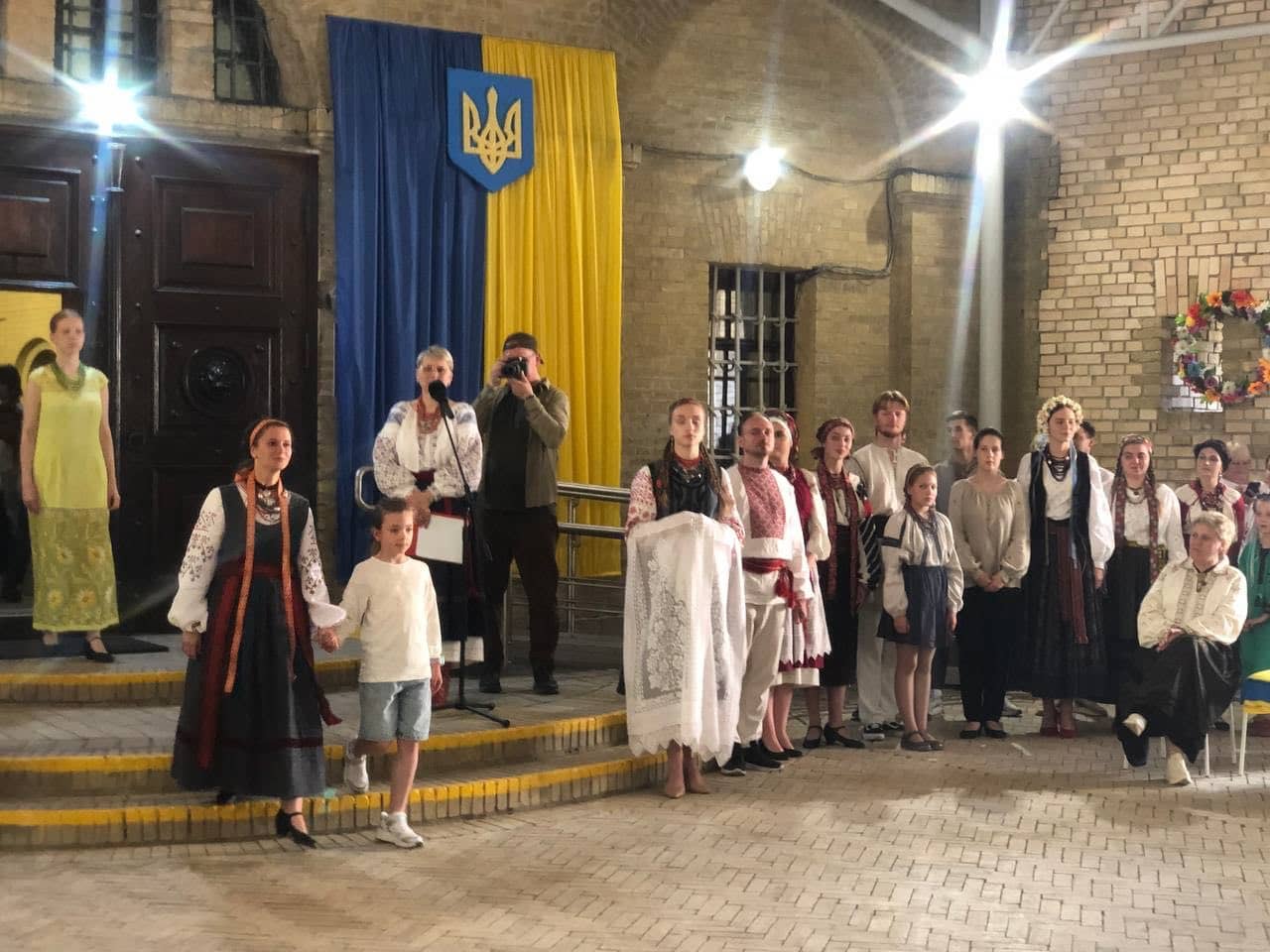 Оновлена, єдина, цілісна, соборна і непереможна Україна