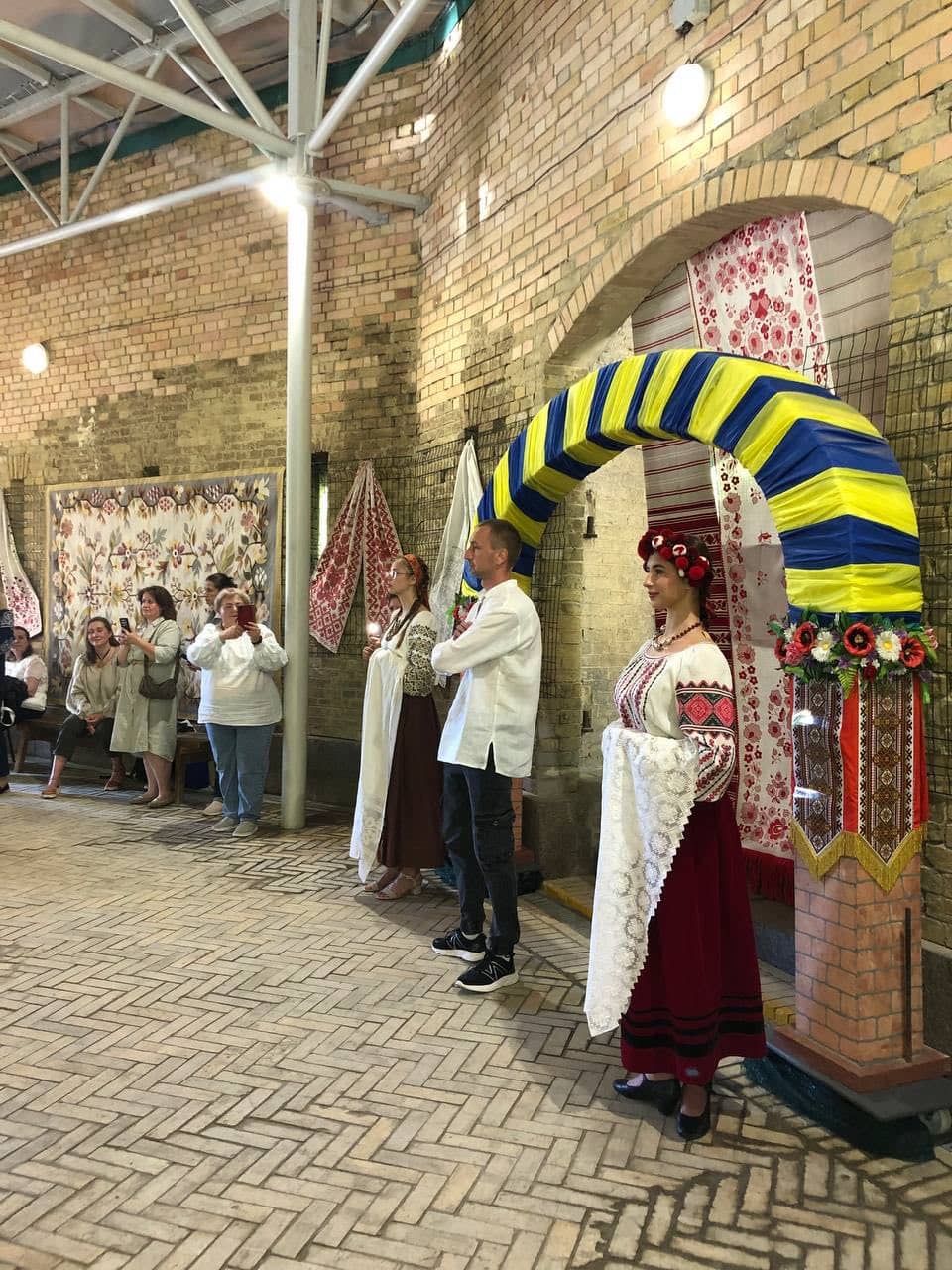 Оновлена, єдина, цілісна, соборна і непереможна Україна