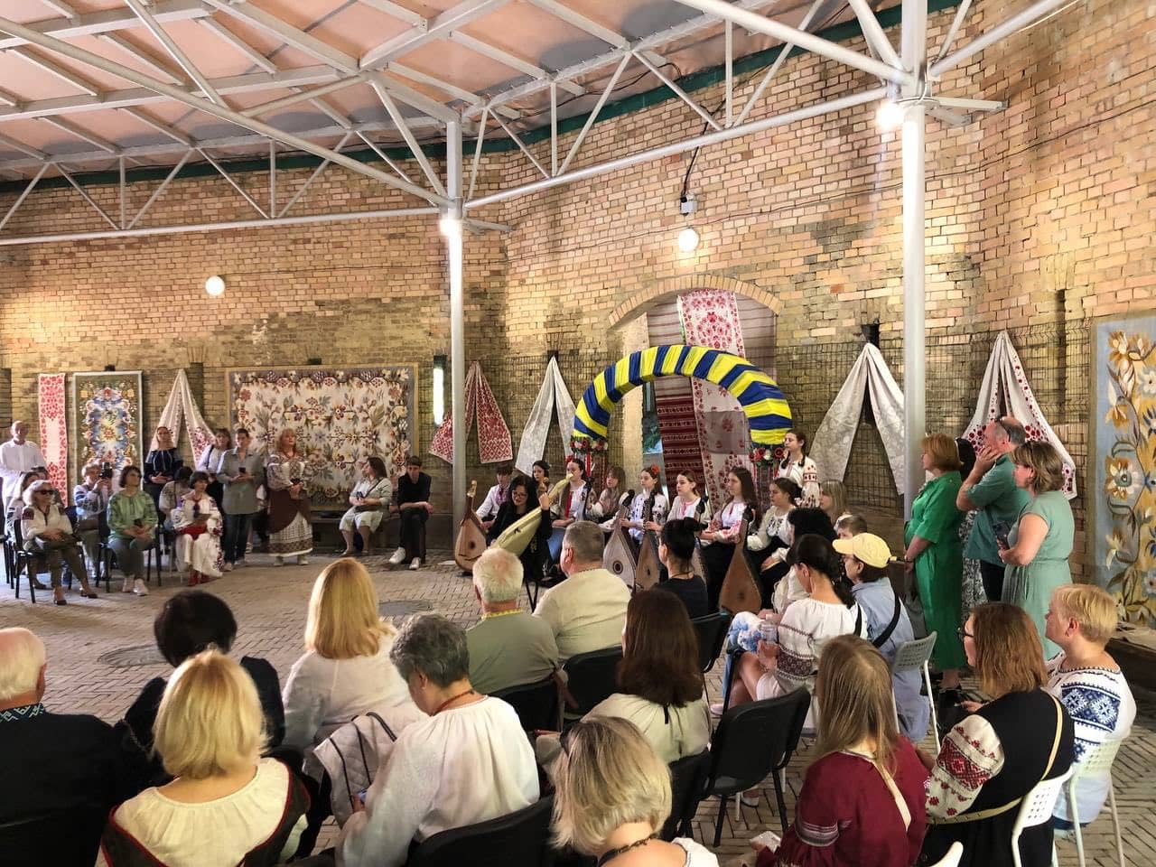 Оновлена, єдина, цілісна, соборна і непереможна Україна