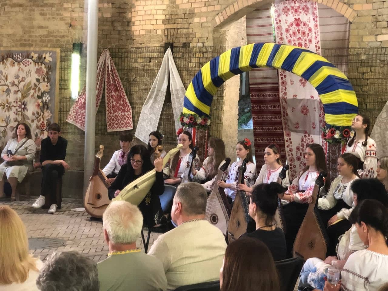 Оновлена, єдина, цілісна, соборна і непереможна Україна