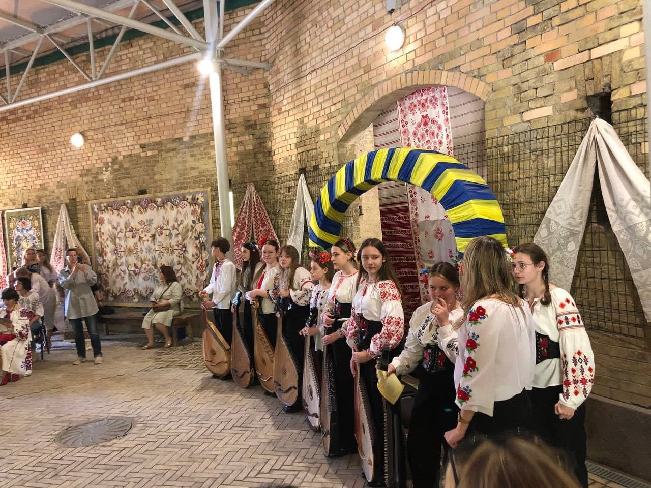 Оновлена, єдина, цілісна, соборна і непереможна Україна